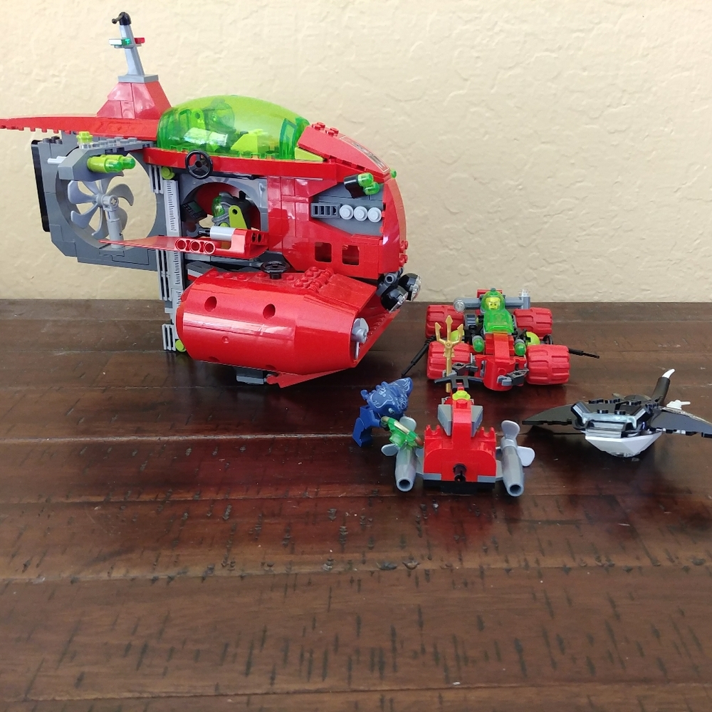 Lego atlantis set 8075 - Picture 2 of 3